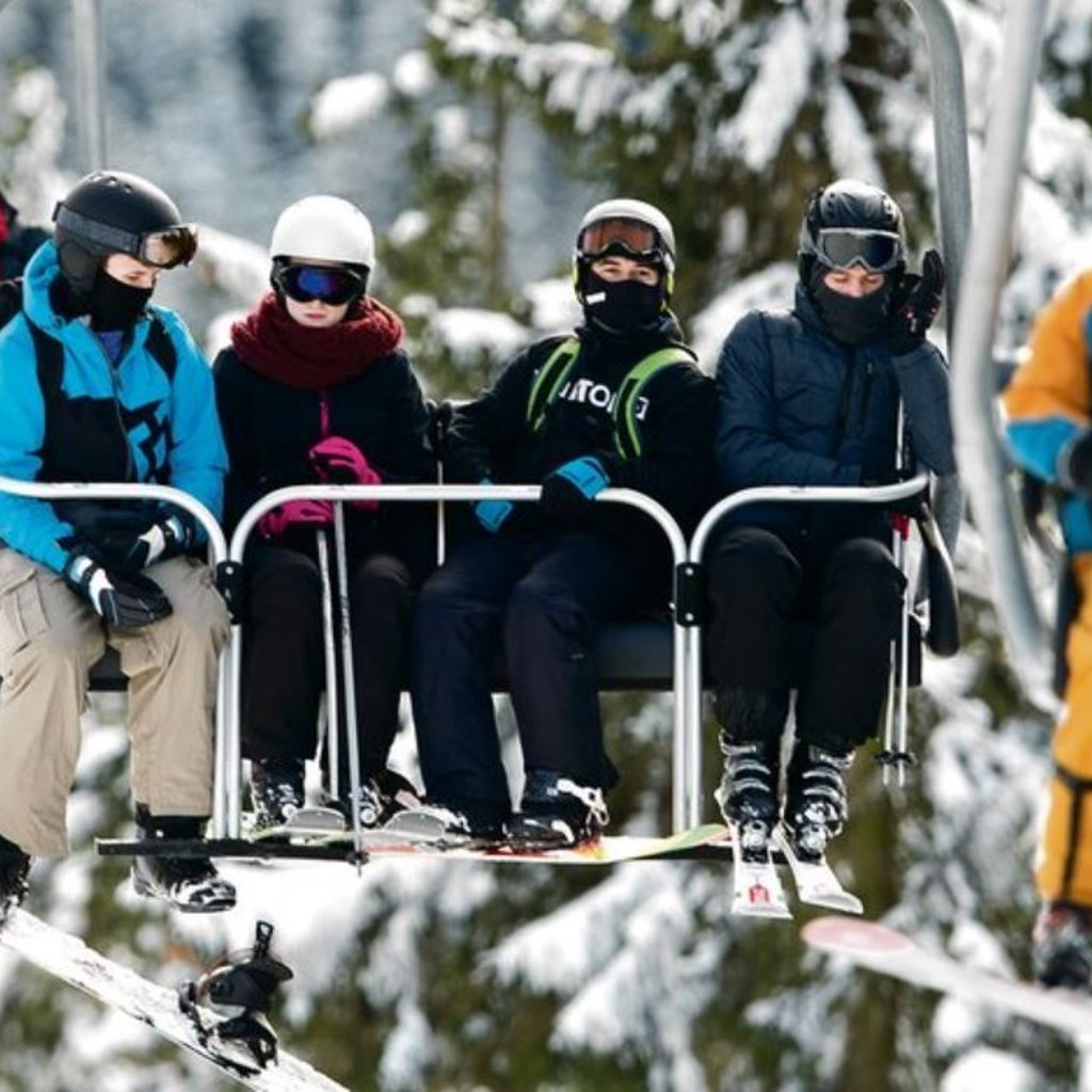 Im Harz gibt es viel zu erleben. Wir zeigen wann, wo und wie, zeigen, wo die besten Fotospots sind, welche Webcams es gibt und was man sonst noch über den Aufenthalt im verschneiten Mittelgebirge wissen muss. 