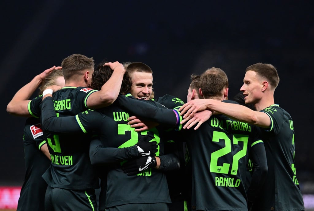 Wolfsburgs Spieler bejubeln ihre 3:0-Führung.