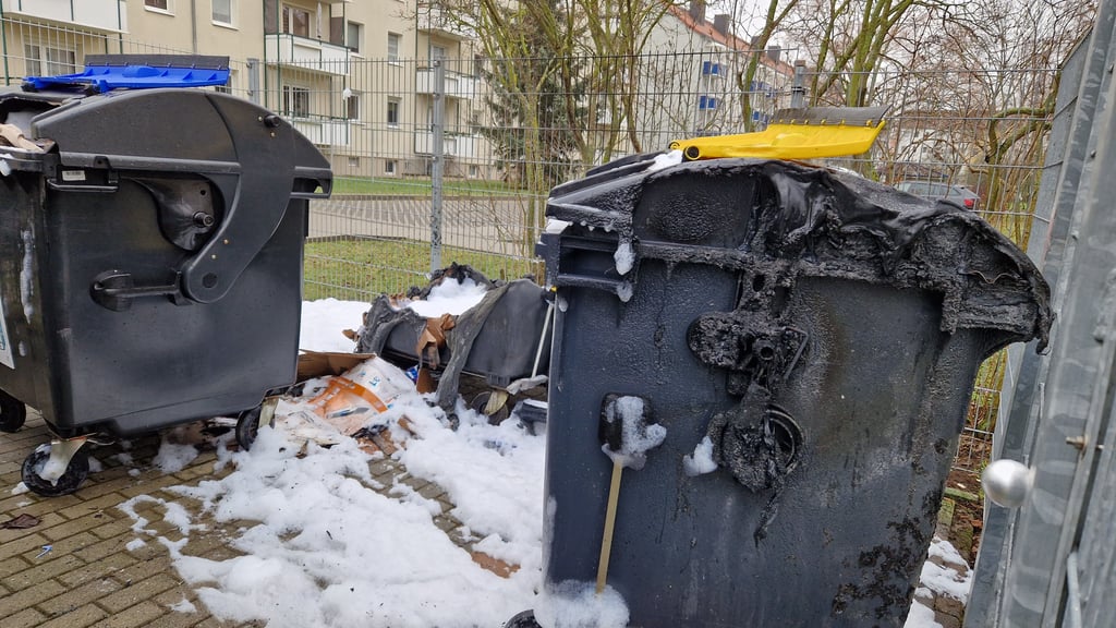Erneut wurden Müllcontainer durch Feuer zerstört.