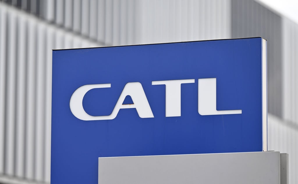 Der Firmenname steht an einer Betriebsstätte der Contemporary Amperex Technology Thuringia GmbH (CATL).