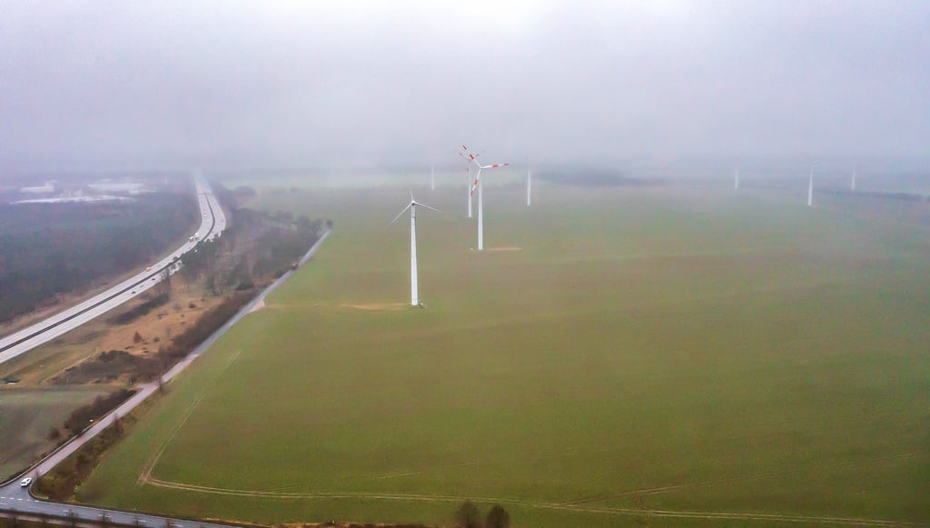 Entlang der Autobahn könnte auf dieser Fläche zwischen L121 und B187 ein interkommunales Gewerbegebiet entstehen.