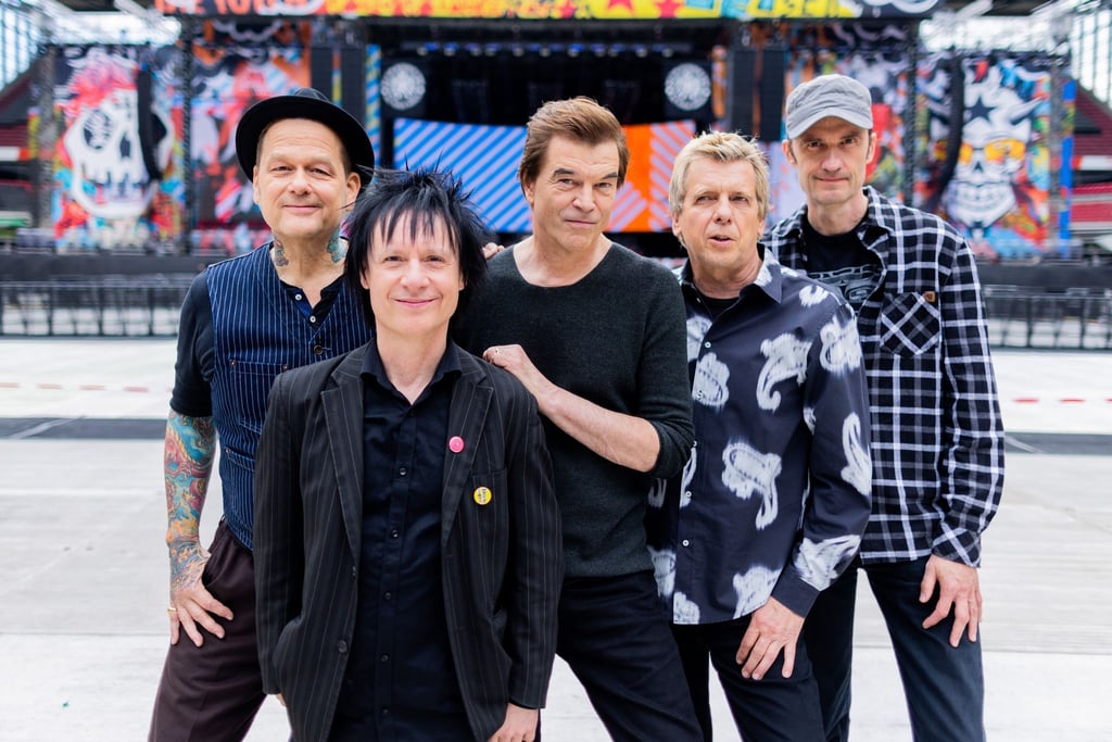Campino (M, bürgerlich: Andreas Frege) und seine Band die Toten Hosen wünschen eine Überprüfung der Band Pantera.