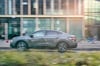 Coupéartige Linie und elektrischer Antrieb: Citroën rollt den ë-C4 X nun zu den Kunden.