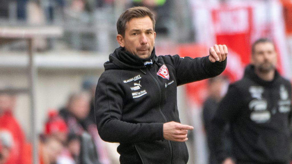 HFC-Trainer André Meyer entschuldigte sich bei den Fans für die Derby-Niederlage gegen den FSV Zwickau.