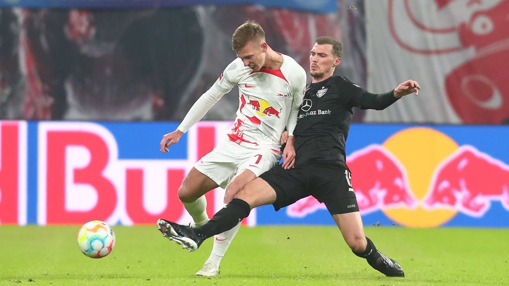 Dani Olmo, hier im Zweikampf mit Stuttgarts Pascal Stenzel, hat sich im Heimspiel gegen Stuttgart verletzt.