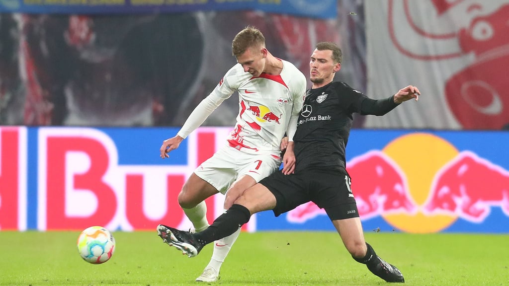 Dani Olmo, hier im Zweikampf mit Stuttgarts Pascal Stenzel, hat sich im Heimspiel gegen Stuttgart verletzt. 