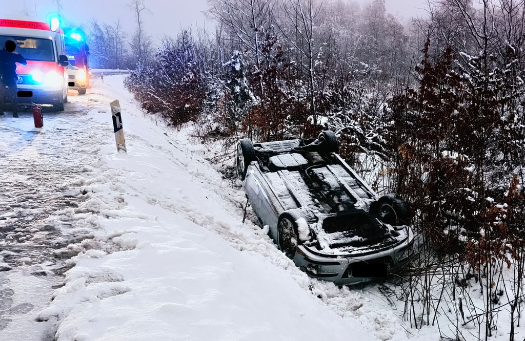 Bei diesem Unfall in Schielo wurden zwei Menschen leicht verletzt.