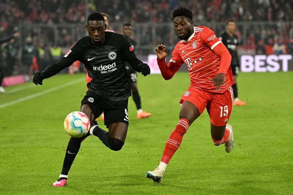 Randal Kolo Muani (l) will sich nur auf Frankfurt konzentrieren.
