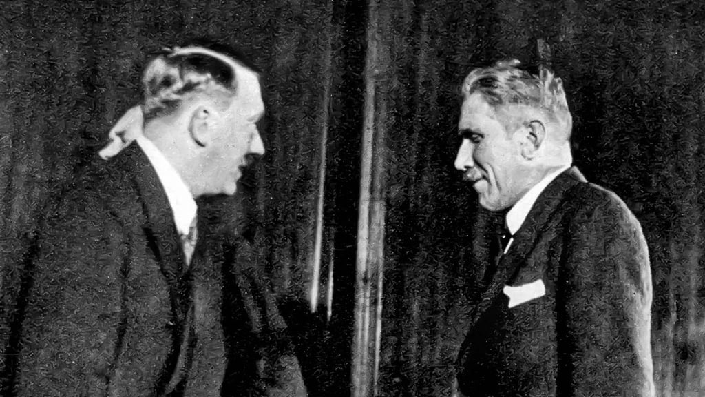 Streit vor der Tür des Reichspräsidenten: Kanzlerkandidat Hitler (links) und Vizekanzler-Kandidat von Papen kurz vor elf Uhr am 30. Januar 1933