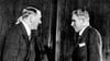 Streit  vor der Tür des Reichspräsidenten: Kanzlerkandidat Hitler (links) und Vizekanzler-Kandidat von Papen kurz vor elf Uhr am 30. Januar 1933