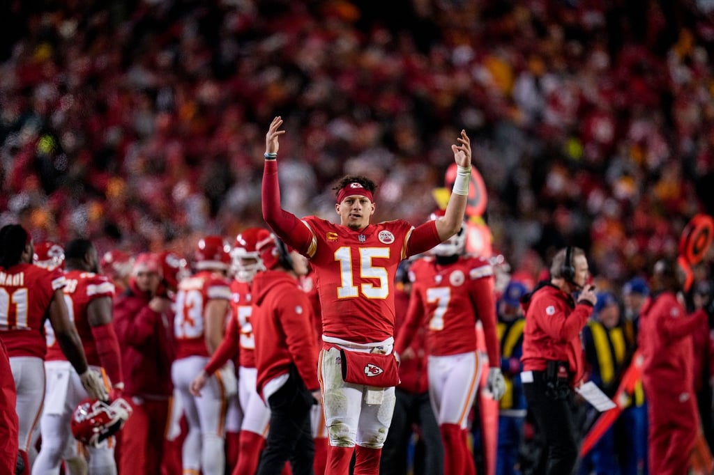 Quarterback Patrick Mahomes feiert mit seinen Kansas City Chiefs den Sieg gegen die Jacksonville Jaguars.
