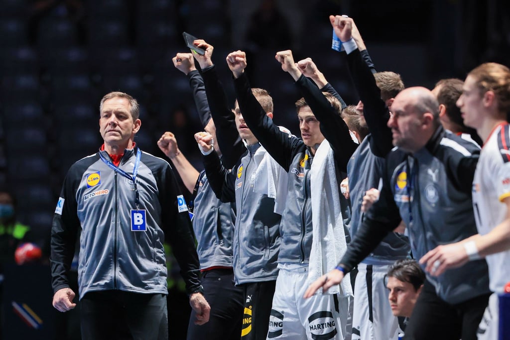 Das DHB-Team jubelt nach dem Sieg gegen Ägypten.