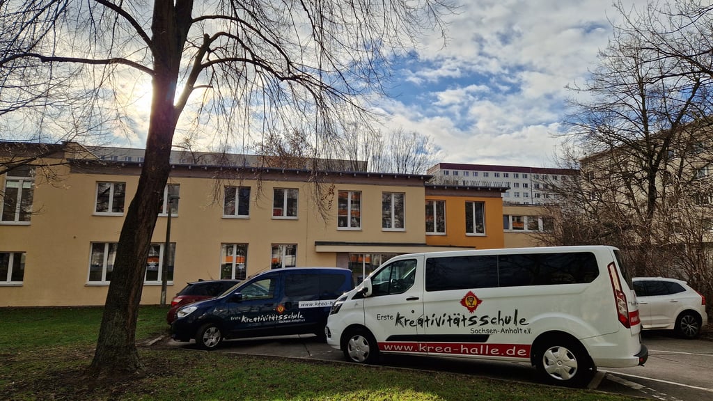 Die betroffenen Kinder besuchen diese Schule in Halle-Neustadt.