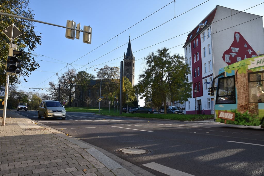 Die Schönebecker Straße im Bereich zwischen Bleckenburgstraße und Thiemplatz in Magdeburg-Buckau soll perspektivisch erneuert werden.