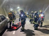Etwa 50 Kräfte von Feuerwehr, Rettungsdienst und Katastrophenschutz probten in drei praktischen Übungen den Notfall im neuen Magdeburger City-Tunnel. Geprobt wurden Brandbekämpfung in der Tunnelröhre sowie die Bergung von Verletzten.