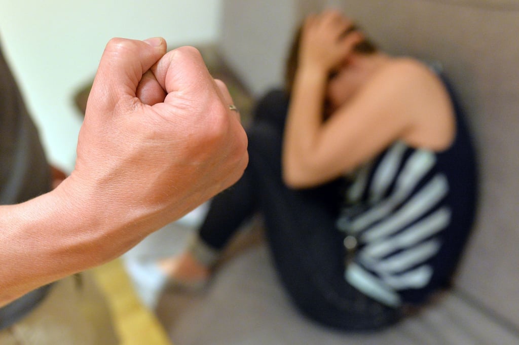 Vor allem Frauen sind von Partnerschaftsgewalt betroffen, wie jüngste Daten zeigen.