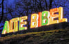 Am Wochenende ist der Schriftzug „Alte Bibel“ in Bernburgs Stadtpark von Unbekannten beschmiert worden. 