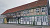 Seit mehr als zwei Jahren   steht dieser denkmalgeschützte Vierseitenhof in der Gerichtstraße in Kalbe leer. Seit wenigen Tagen  ist der Verein Künstlerstadt Kalbe stolzer Besitzer dieser Immobilie. 