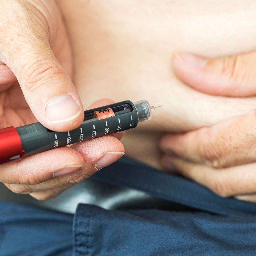 Blutzucker richtig einstellen: Mit einem Pen können Diabetiker Insulin selbst injizieren.