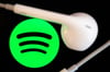 Der Musikstreaming-Dienst Spotify hat jetzt mehr asl 200 Millionen zahlende Kunden.
