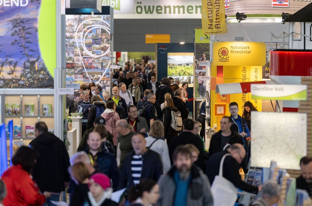 Besucher auf der Urlaubsmesse Caravan Motor Touristik (CMT) in Stuttgart. Kaum eine Branche wurde von der Pandemie so hart und lange getroffen wie das Messegeschäft.
