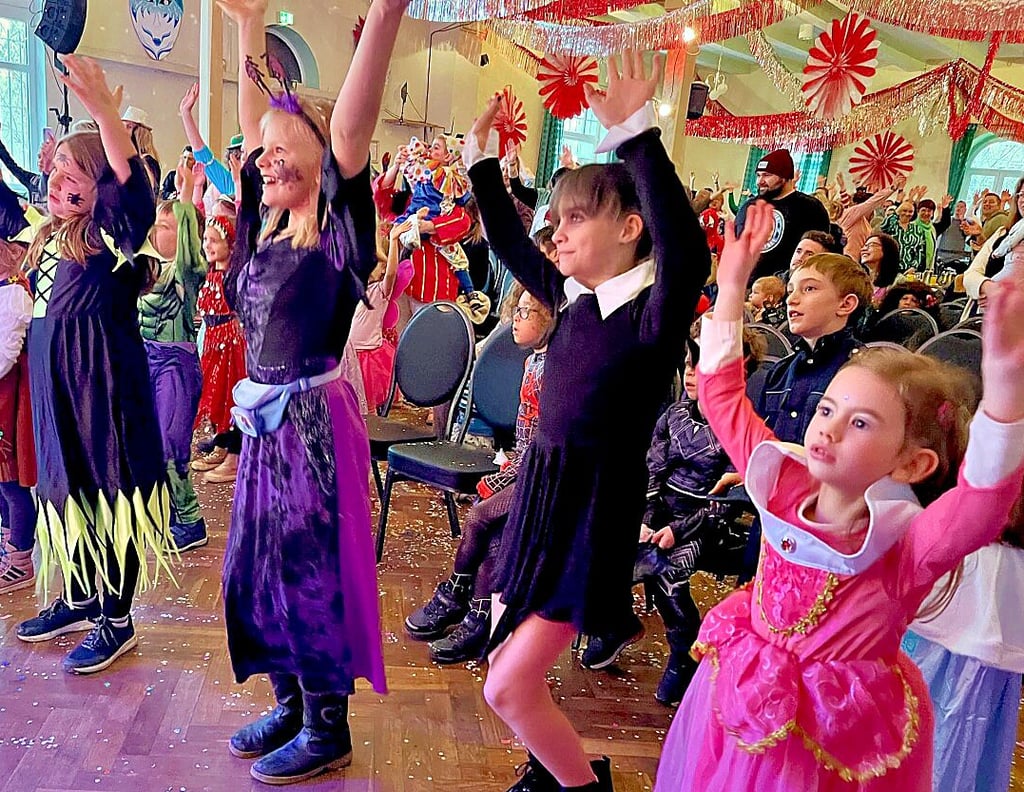Die Kinder waren beim Kinderkarneval in Wegeleben mit voller Begeisterung dabei.