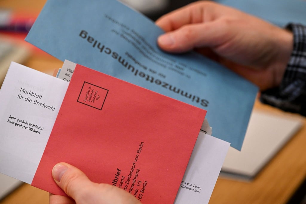 In Berlin sind die Wahlvorbereitungen in vollem Gange, viele Briefwähler haben schon abgestimmt.