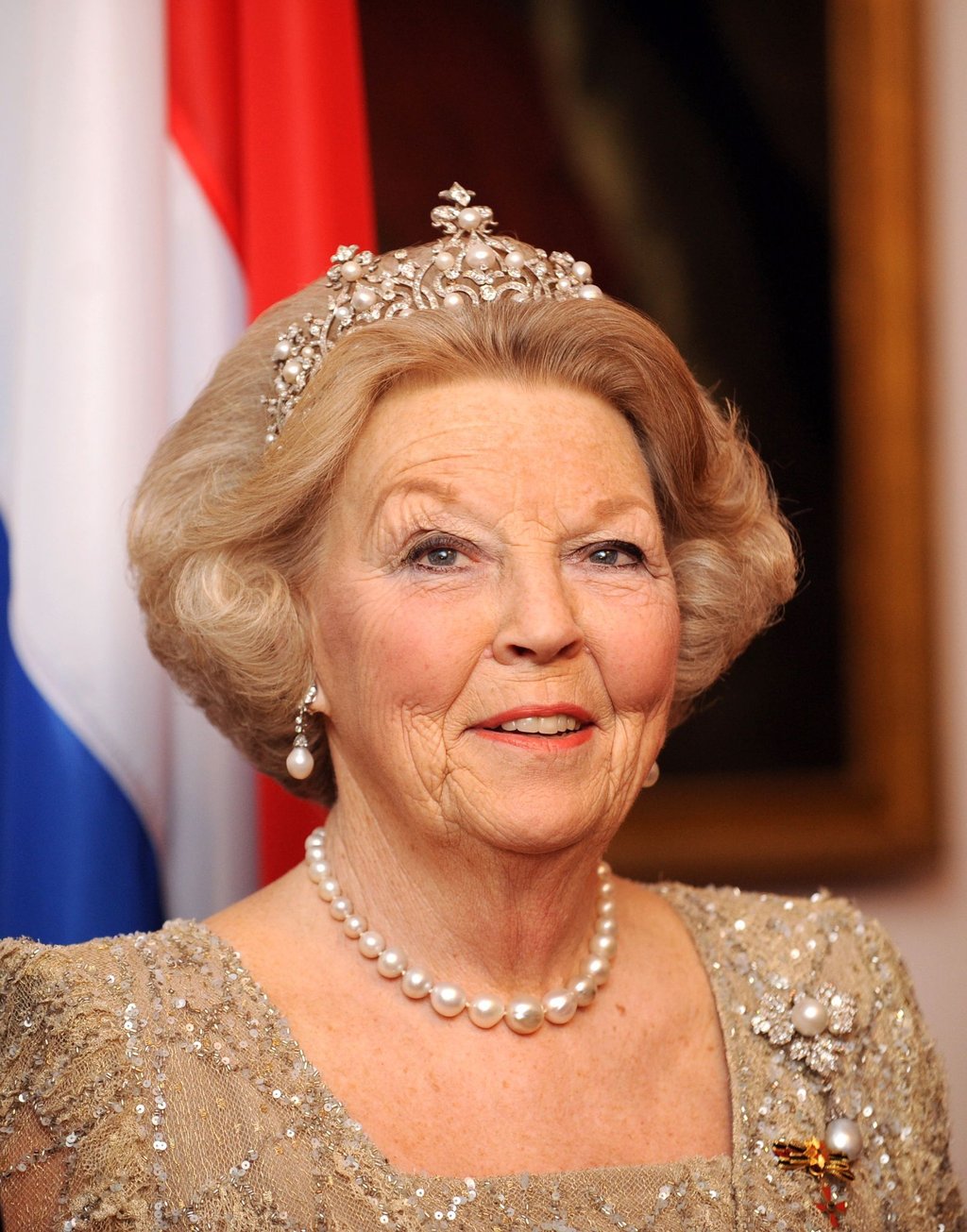 Königin Beatrix der Niederlande mit Diadem und Perlenschmuck beim fStaatsbesuch in Deutschland 2011.