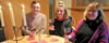Mit einem Candle-Light-Dinner wollen Raphael Fischer, Louisa Meyer und Inge Schnöckel (von links) Elternpaare stärken. 