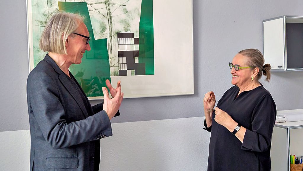 Im Austausch: Hochschul-Professor Günter Mey und die Künstlerin Angelika Flaig.