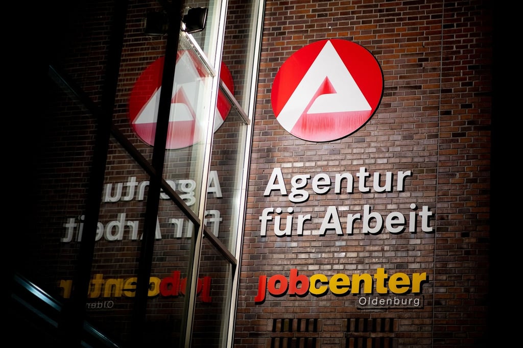 In den Arbeitsmarkt könnte weiter Bewegung kommen - denn viele Beschäftigte können sich einen Jobwechsel vorstellen.