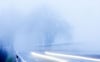 Wählen Autofahrer die falsche Beleuchtung bei Nebel, kann sich die Straße in eine weiße Wand verwandeln.