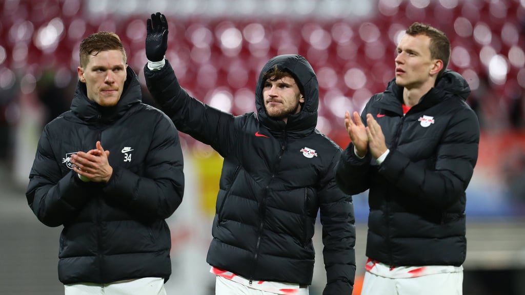 RB Leipzigs Spieler um Timo Werner (m.) feiern den Einzug ins DFB-Pokal-Viertelfinale.