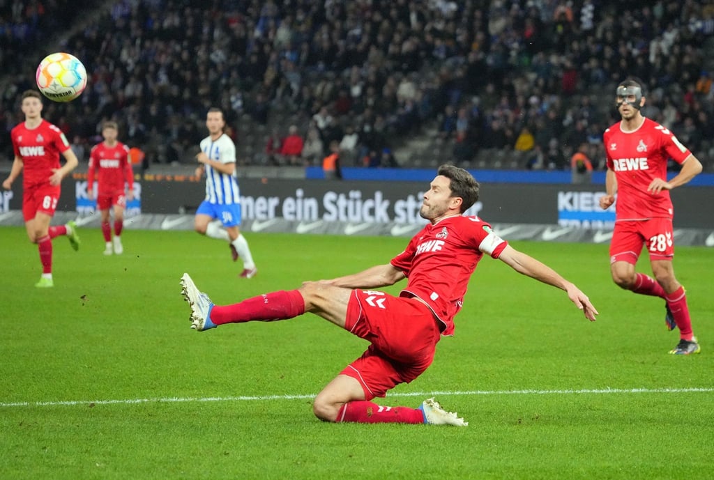 Dem Kölner Jonas Hector (M.) geht es wieder gut.