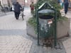 Ein Mülleimer in der Breiten Straße in Stendal: Wo in der Stadt müssen sie ersetzt werden? Wo fehlen die Behälter generell?