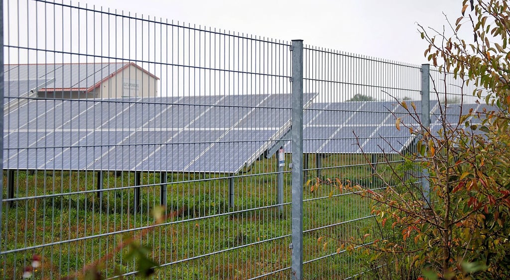 Für Anträge zur Errichtung konventioneller und Agri-Photovoltaik-Anlagen sollen im Flecken Apenburg-Winterfeld künftig gleiche Bedingungen gelten.