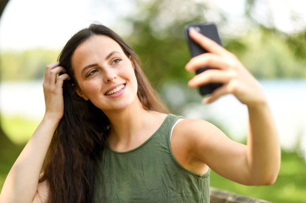 Bei den meisten Selfies dürfte die linke Gesichtshälfte etwas stärker in Erscheinung treten als die rechte.