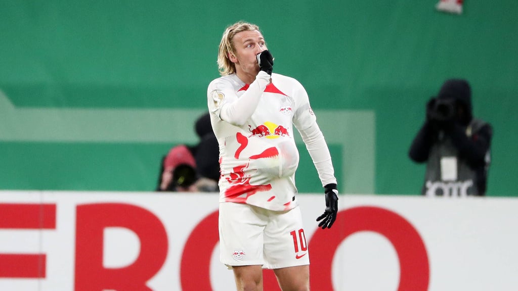Eindeutige Geste: Emil Forsberg wird zum zweiten Mal Papa.