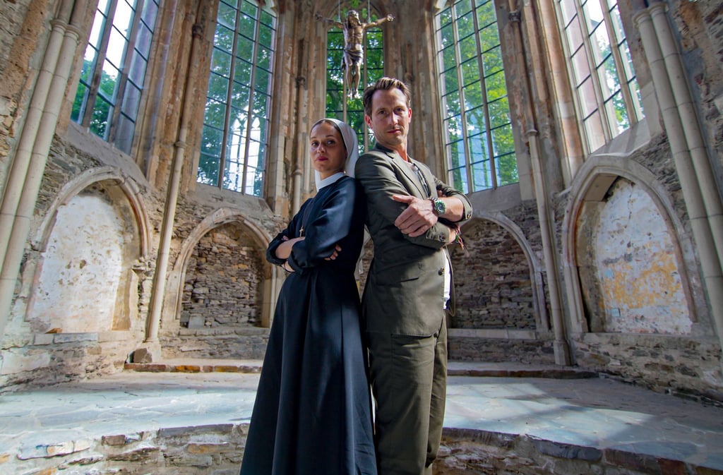 Conrad (David Rott) und die idealistische Ordensschwester Charlotte (Kristin Suckow) im Kloster.