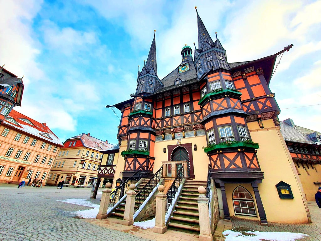 Außen hui, aber innendrin pfui: Der Zahn der Zeit hat an Wernigerodes Rathaus genagt.
