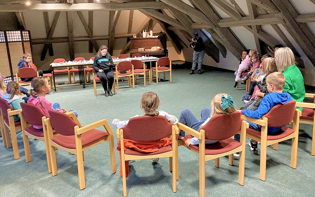 Dienstagnachmittags bietet der Verein in der Zeitzer Stadtbibliothek eine Vorlesestunde auf Ukrainisch an.