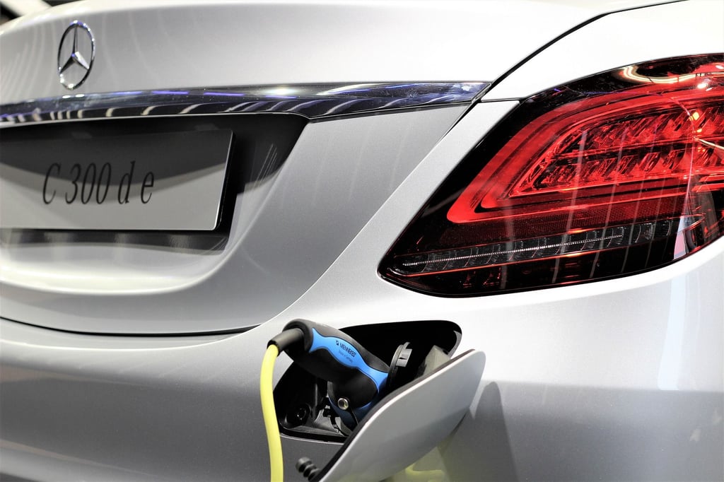 Lithium ist das neue Gold. Ohne den begehrten Rohstoff können keine Batterien für E-Autos gebaut werden. Noch hängt die elektrische Welt dabei vom Rohstofflieferanten China ab – mit äußerst fragwürdigen Klimabilanzen. Dabei gibt es Alternativen – auch in Deutschland.