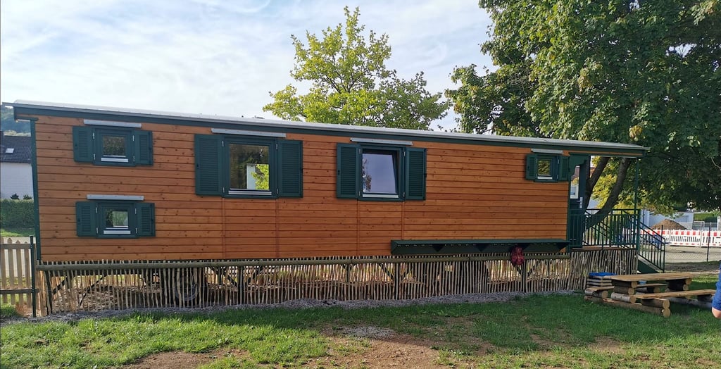 Drei dieser mobilen Bauwagen will die Verbandsgemeinde für den Beetzendorfer Hort bauen lassen. Sie sollen neben dem vorhandenen Containerbau aufgestellt werden.