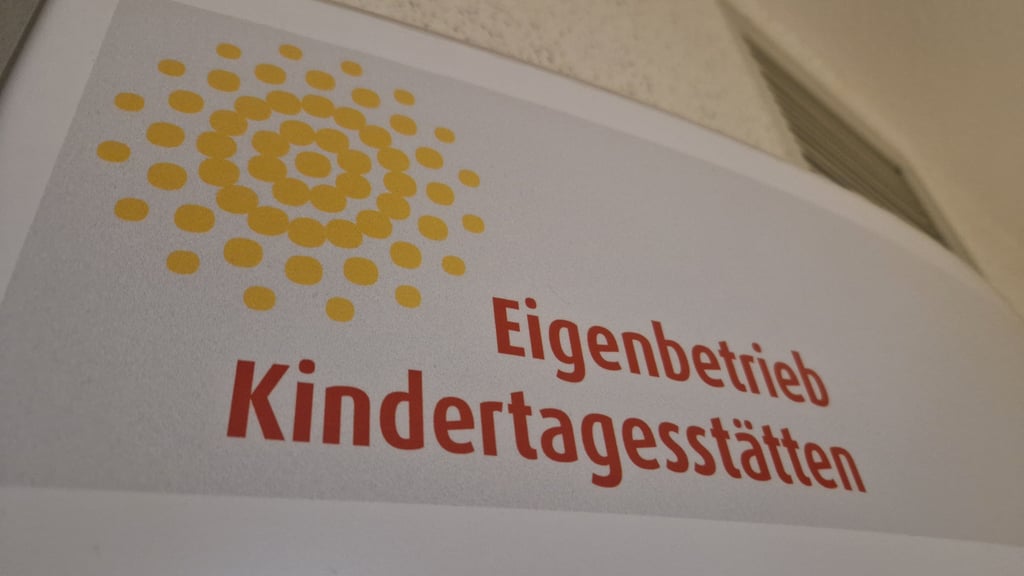 Der Eigenbetrieb Kita Halle hat seinen Sitz in Neustadt. Gegen den ehemaligen Betriebsleiter werden nun neue Vorwürfe laut.