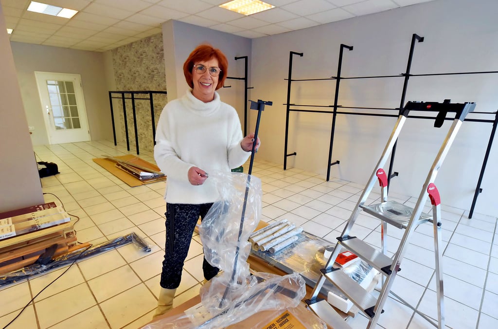 Boutique-Inhaberin Ursula Weninger im neuen „Lifestyle“-Verkaufsraum. Bis zur Neueröffnung gibt es noch jede Menge zu tun.