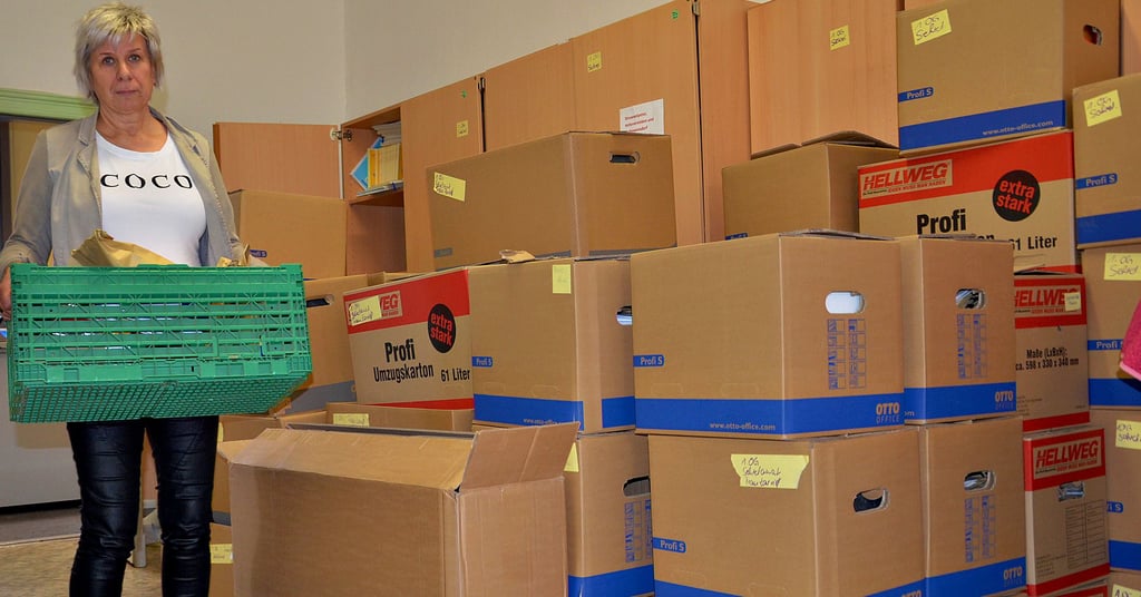 Kathrin Hartmann und ihr Team haben die Kisten gepackt. Die Schulleiterin schickte ihr Kollegium aber jetzt in die Winterferien. Sie selbst, eine Umzugsfirma und Mitarbeiter des Stadtpflegebetriebs werden in der nächsten Woche noch einiges zu tun haben zwischen Neundorf und Staßfurt.
