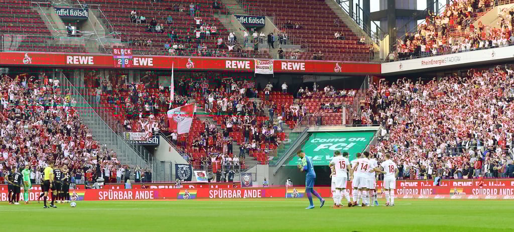 Der RB-Block beim Auswärtsspiel in Köln 2021.