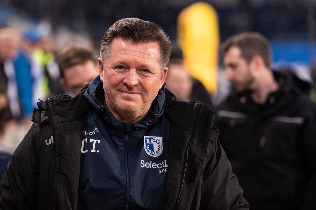 Magdeburgs Trainer Christian Titz im Stadion.