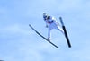 Der slowenische Skispringer Timi Zajc in Aktion.