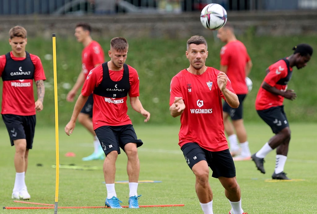 Lukas Podolski setzte sich bei der Abstimmung knapp vor Alexandra Popp durch.